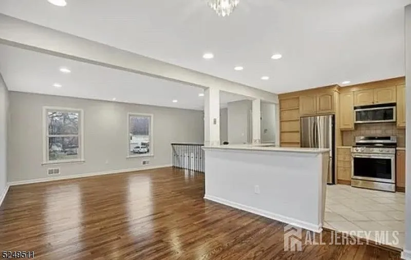 3 bed, 1.5 bath, $3,800 — Photo 3