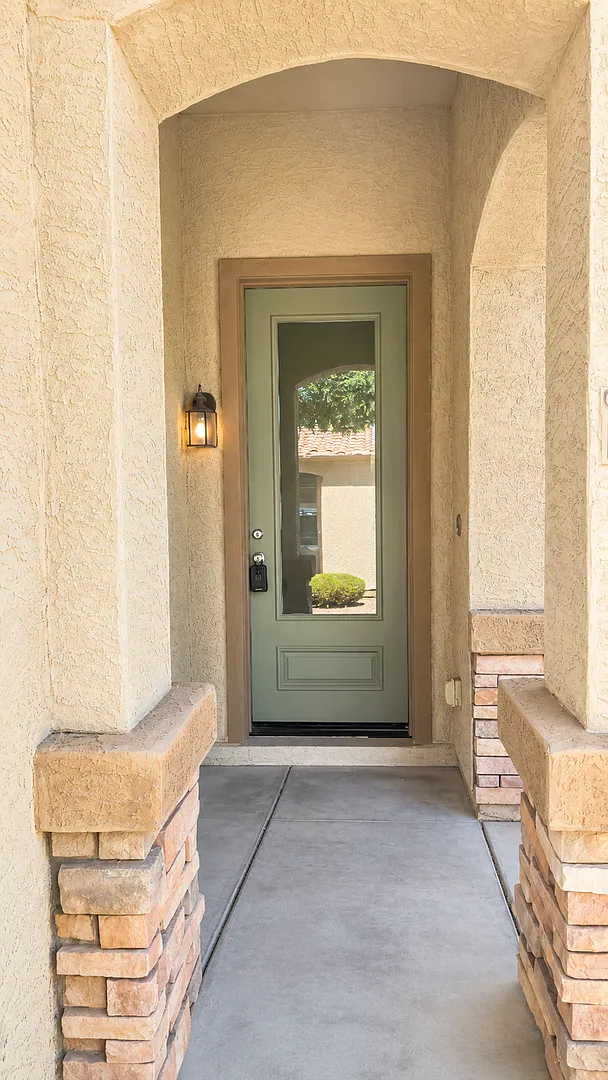 Beautiful 3-Bedroom Home in Cooley Station! — Photo 2