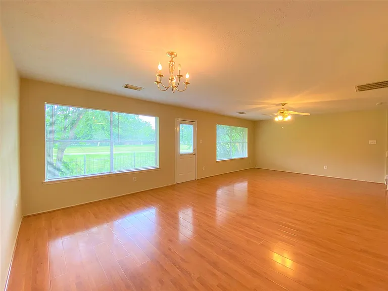 8026 Golf Green Cir — Photo 3