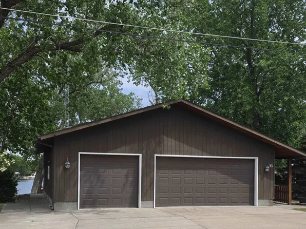 33 Lakewood Dr, Columbus, NE 68601
