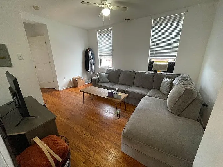 2148-50 N Carlisle Apt 3 - Living Room