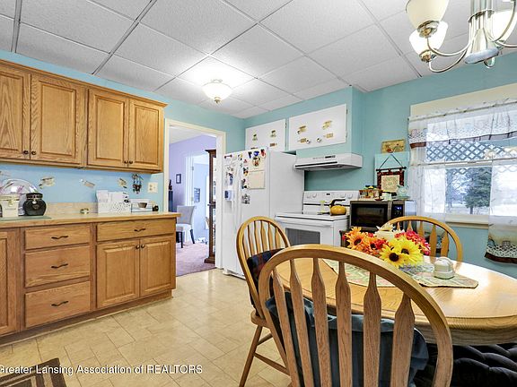 2nd image of 7571 N Hartel Rd