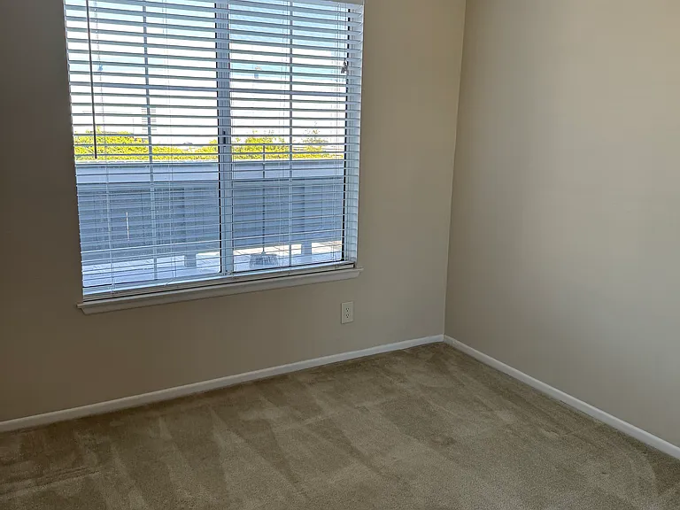 18312 Parkview Ln #202 — Photo 14