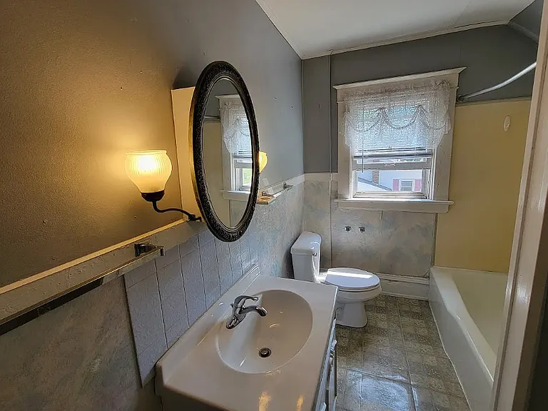511 S Frederick Ave — Photo 8