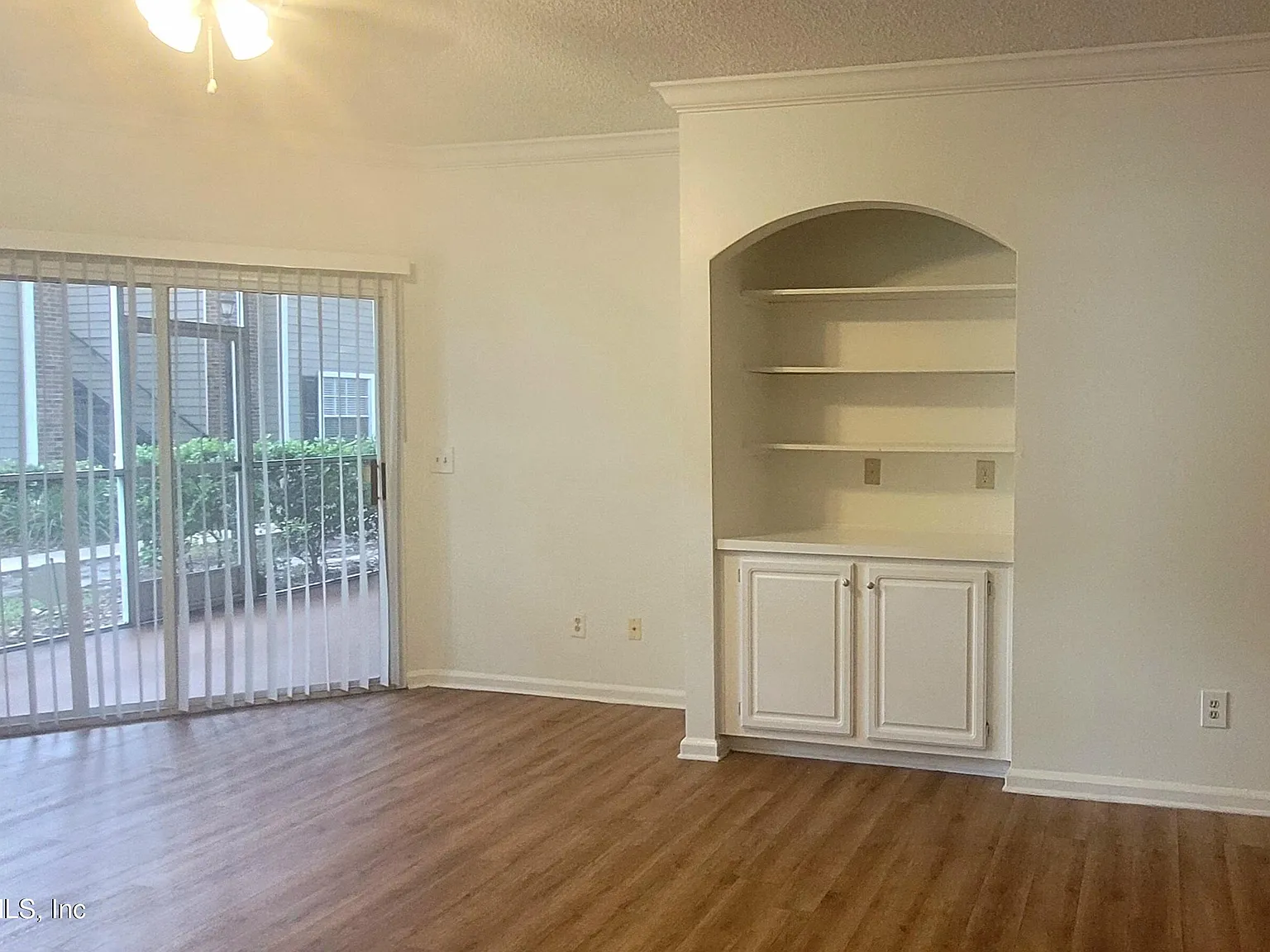 3 bed, 2.0 bath, 1340 sqft, $1,885 — Photo 1