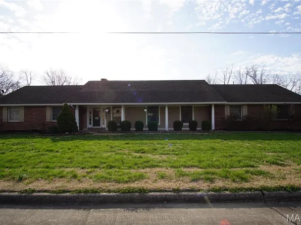 1402 Greenway Dr, Jackson, MO 63755