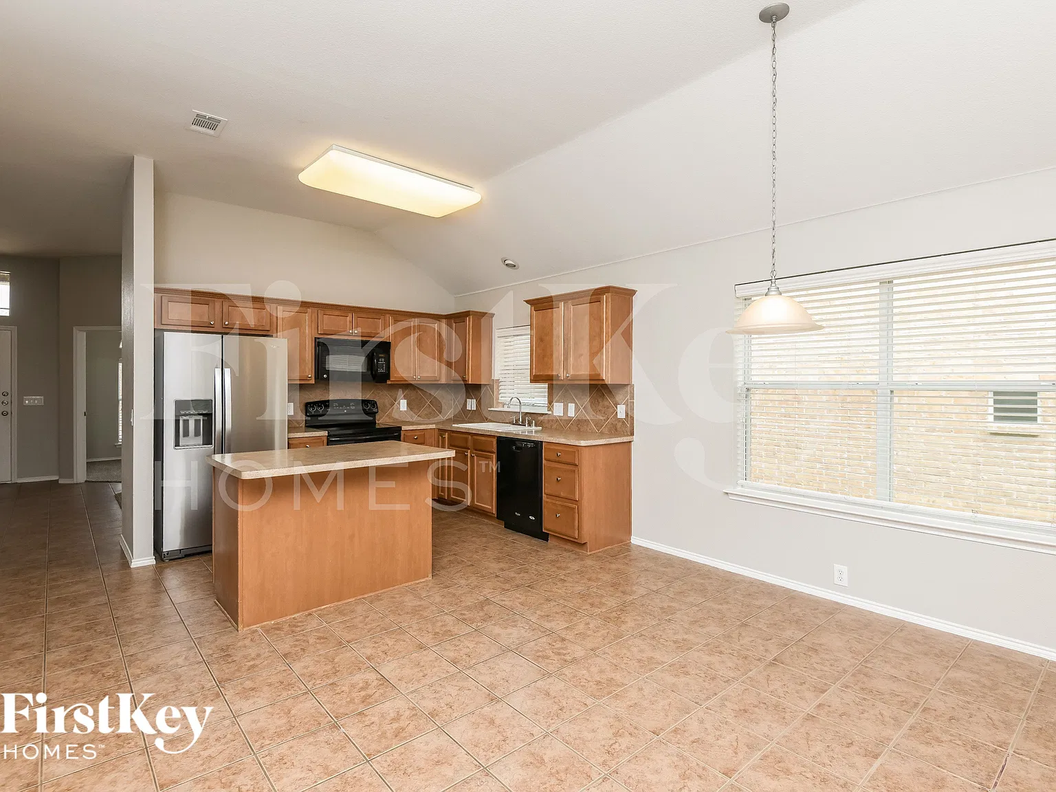 3 bed, 2.0 bath, 1864 sqft, $2,240 — Photo 4