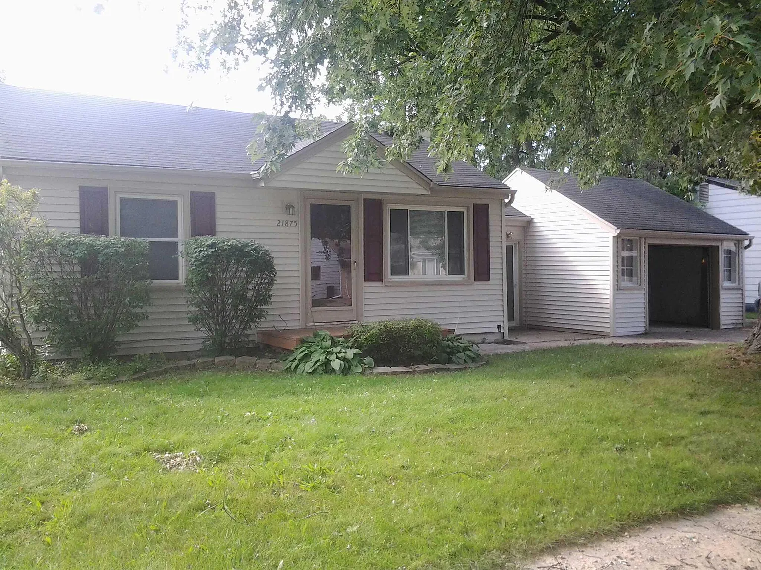 3 bed, 1250 sqft, $1,650 — Photo 2