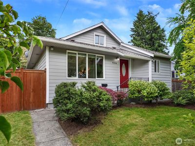 9256 Densmore Avenue N, Seattle, WA, 98103