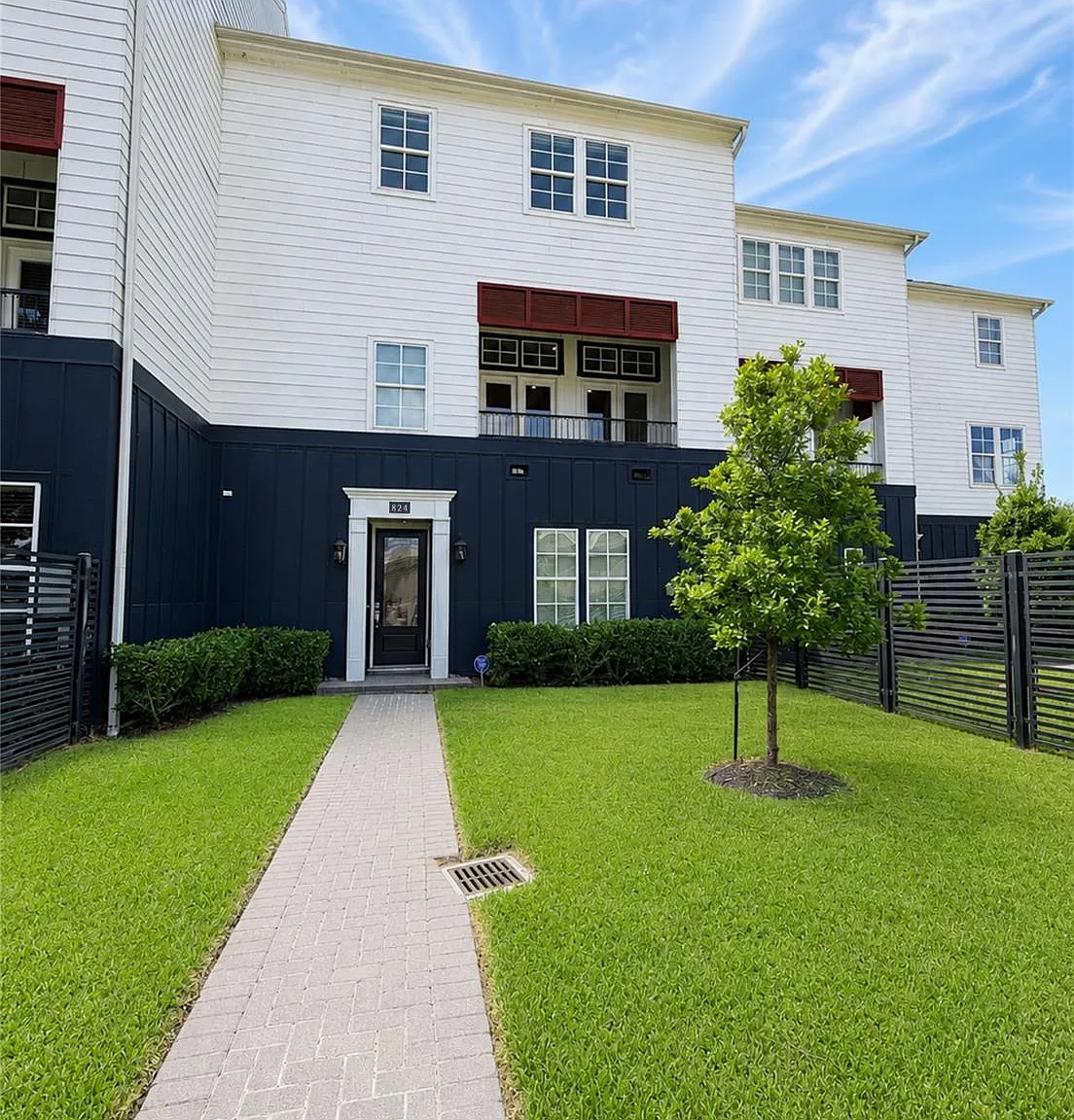 3 bed, 3.5 bath, 2918 sqft, $2,900 — Photo 1