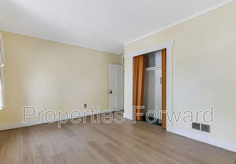 673 E Sycamore St — Photo 22