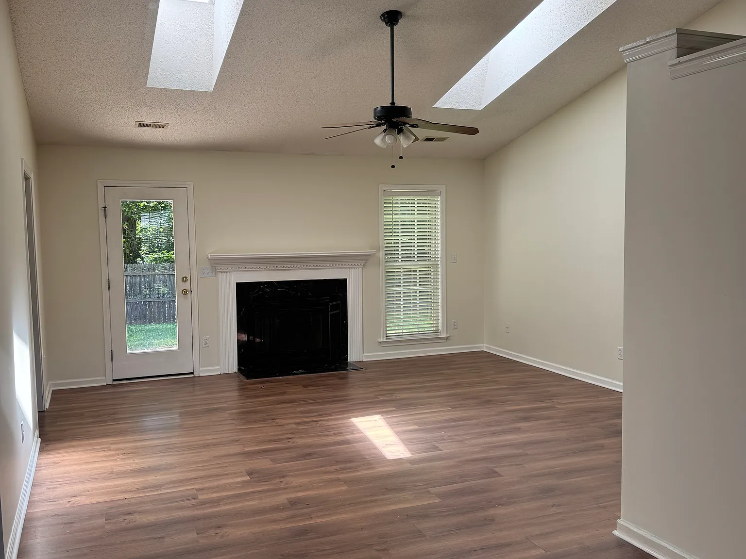 114 Hawks Nest Dr — Photo 4