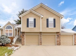 1517 NE Scarborough Dr, Blue Springs, MO 64014