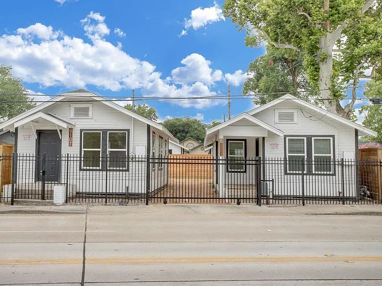 6109 N Main St — Photo 1