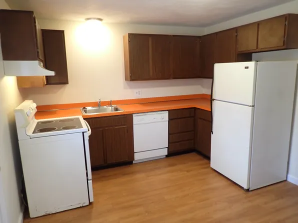 53 Cushing St APT 4, Waltham, MA 02453