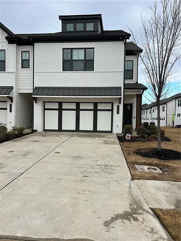3 bed, 2.5 bath, 1904 sqft, $2,050 — Photo 1