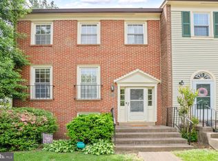 8644 Dellway Ln, Vienna, VA 22180