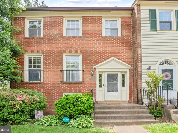 8644 Dellway Ln, Vienna, VA 22180