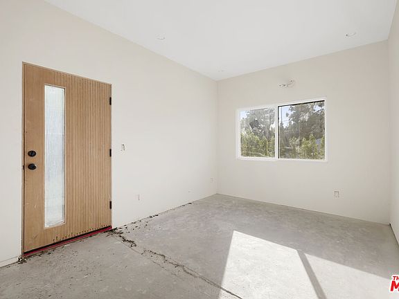 4th image of 5636 Lindley Ave