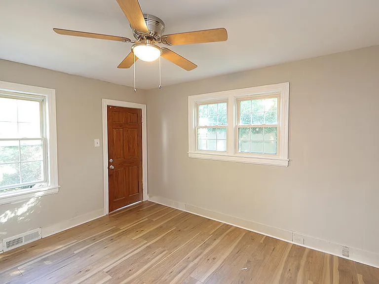 615 Arnette Ave — Photo 2
