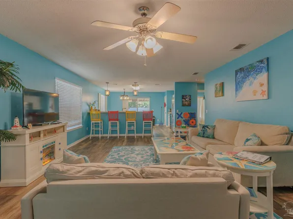 1869 Vineyard St, Navarre, FL 32566