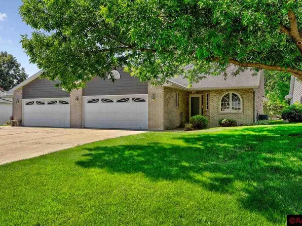 231 Gilbert Ave SW, Madelia, MN 56062