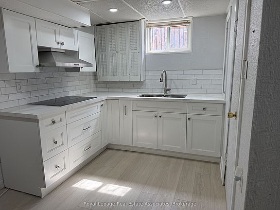 3rd image of 60 Toby Cres