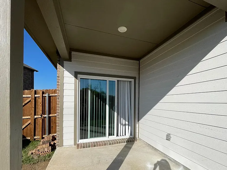 403 Covington Cv — Photo 16