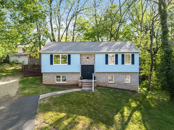 3 Sullivan St, Staunton, VA 24401