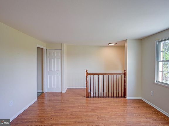 4th image of 913 Regina Dr