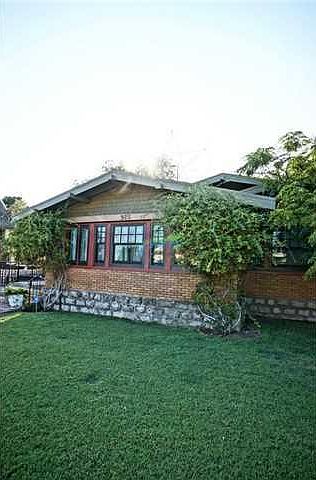 1st image of 925 Park Dr