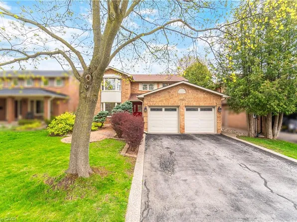 1004 Roxborough Dr, Oakville, ON L6M 1E3