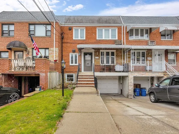 61-40 69th Ln, Middle Village, NY 11379
