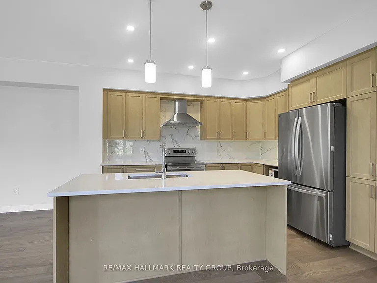 749 Newstead Cres — Photo 9