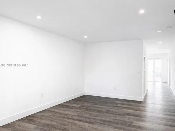 17820 NW 73rd Ave #1011, Hialeah, FL 33015