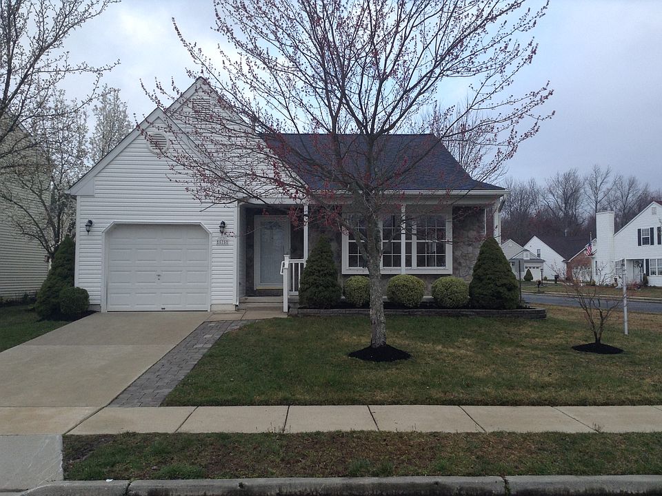 1st image of 575 Doral Dr