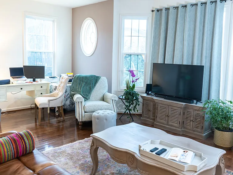 25095 Croxley Green Sq — Photo 55