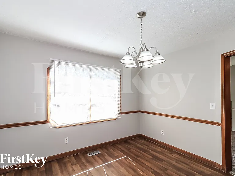 213 Park Ave — Photo 6
