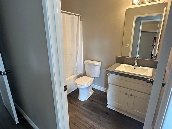 2nd image of 21429 Bloomfield Ave #V