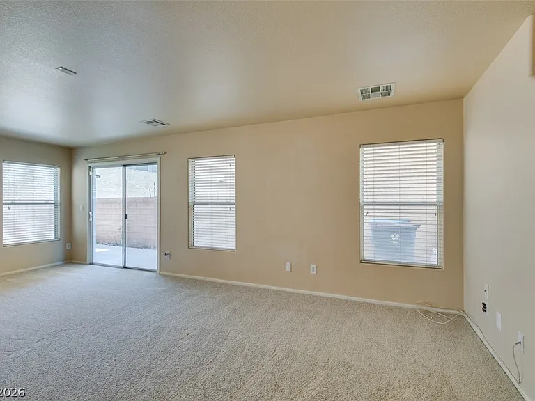 186 Gilliflower Ave #0 — Photo 6