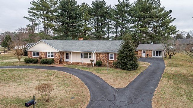 1st image of 60 Lee Ave