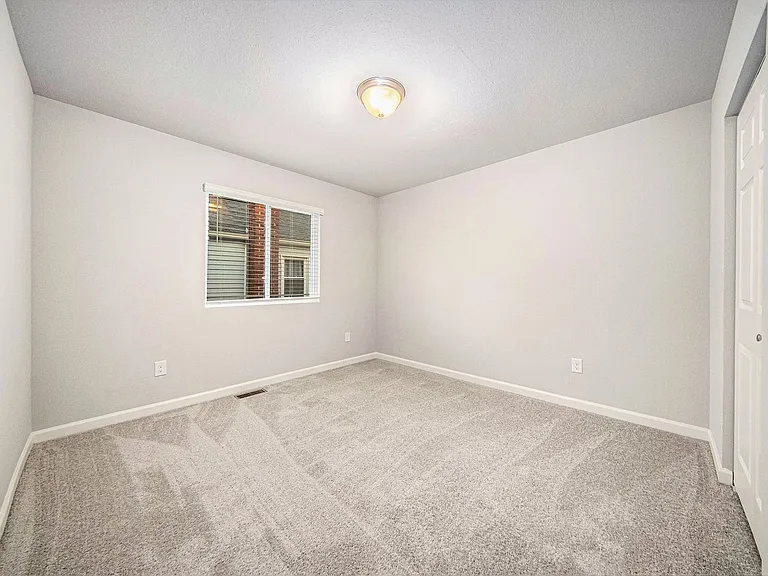 1027 Maple Ave — Photo 9