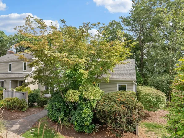 23 Fifer Ln #23, Lexington, MA 02420