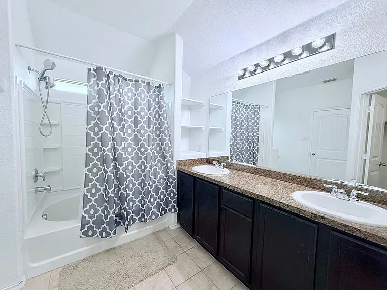 520 Cantebury Park Ln — Photo 14