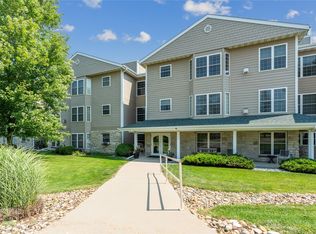 711 16th Ave #U103, Grinnell, IA 50112