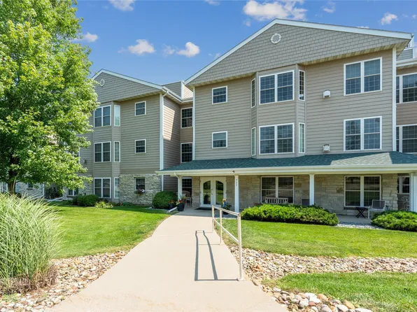 711 16th Ave #U103, Grinnell, IA 50112