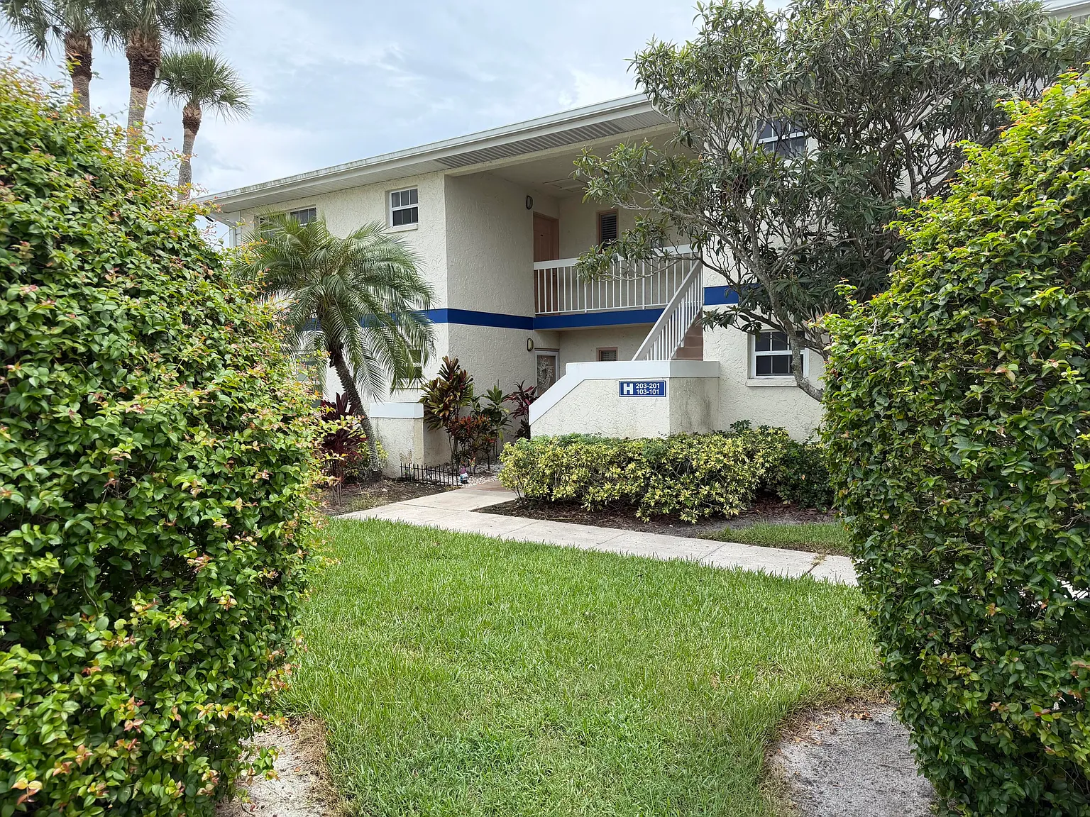 2 bed, 2.0 bath, 782 sqft, $1,800 — Photo 1