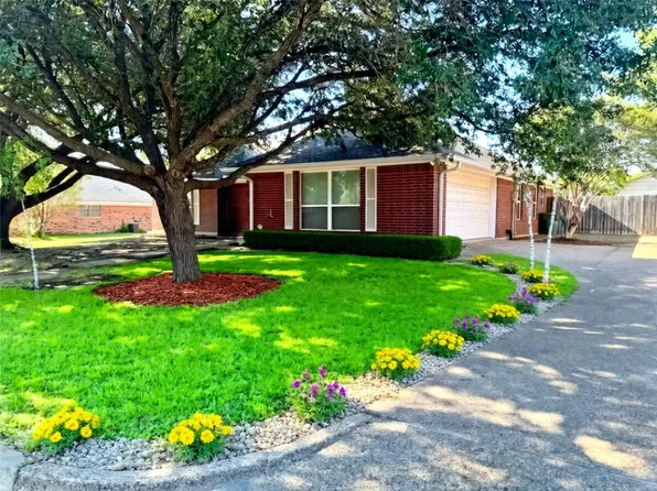 232 Crescent Dr, Hewitt, TX 76643
