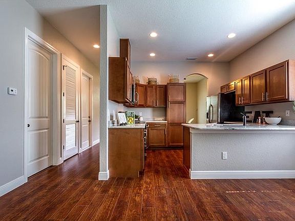 4th image of 1024 N Bask Dr