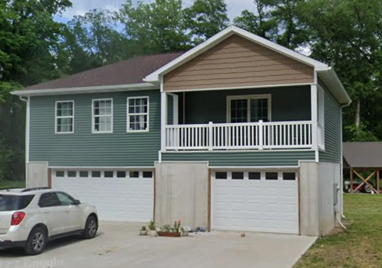 2 Bedroom, 1 Bath House with Attached Garage! — Photo 1